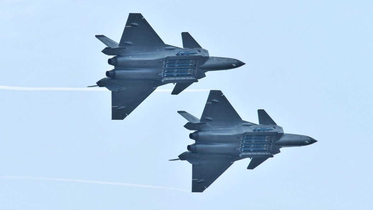 ¿Podría China montar armas láser en los cazas J-20?