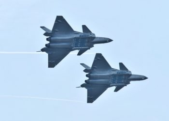 ¿Podría China montar armas láser en los cazas J-20?