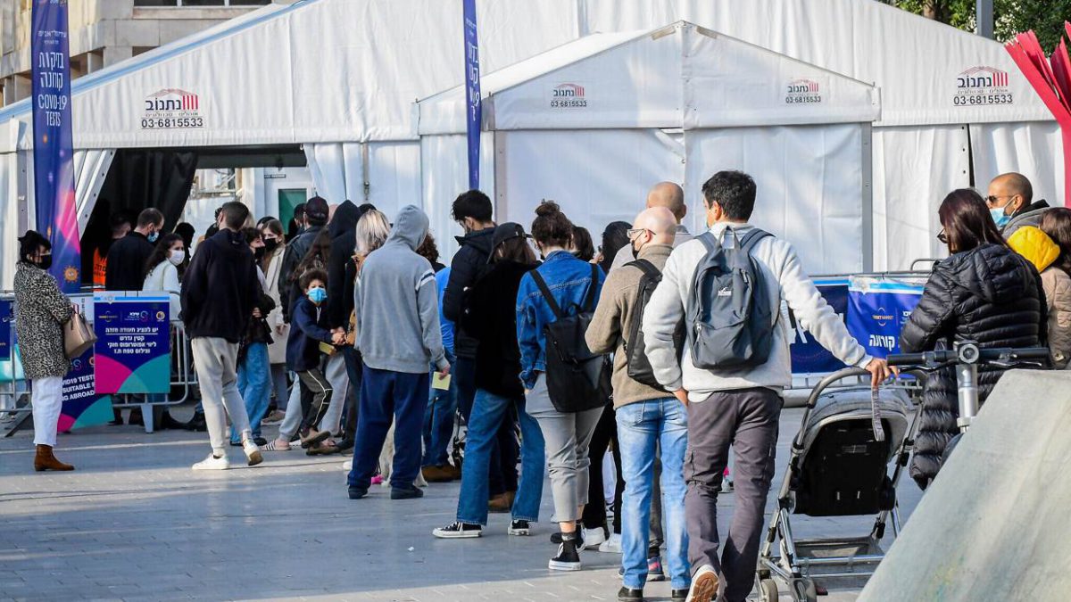 Israel registra más de 6.500 nuevos casos de COVID