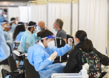 Más del 10% de la población de Israel contrajo COVID en enero