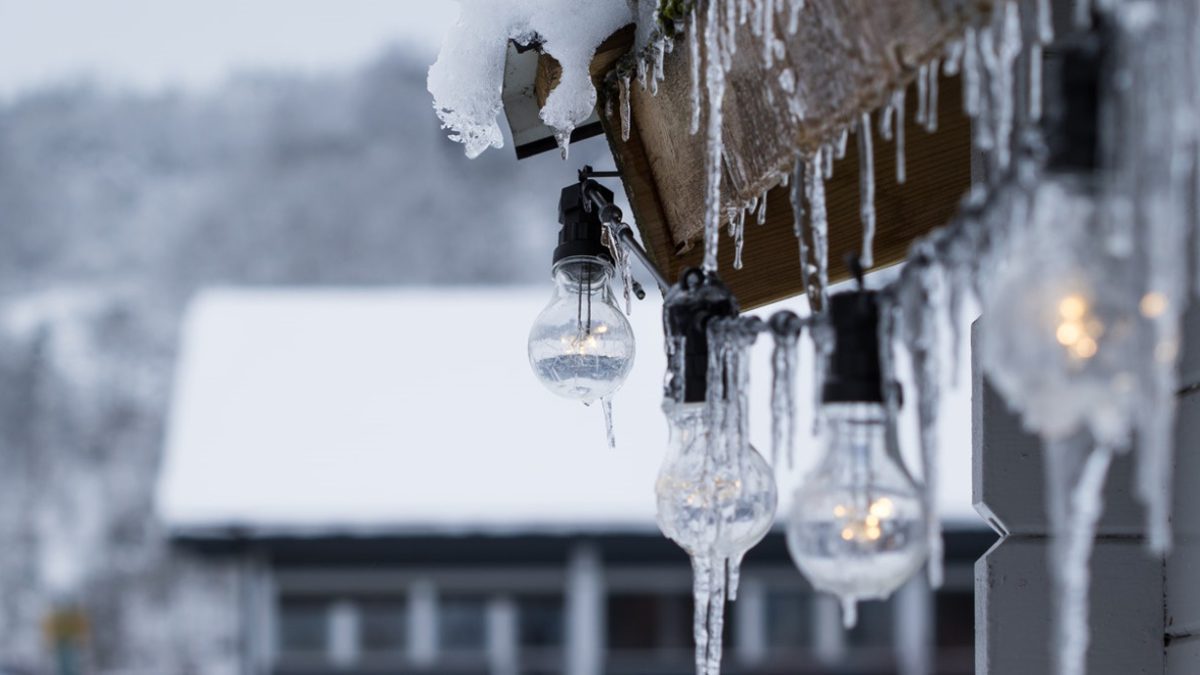 Miles de israelíes se quedan sin electricidad mientras el invierno llega a su apogeo