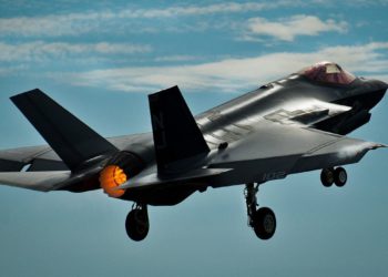 La Marina de EE.UU. está poniendo cazas F-35C en portaviones