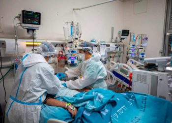 Covid-19 en Israel: casos graves y tasa de contagio siguen disminuyendo