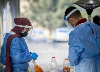 Israel registra su primer paciente con COVID y gripe al mismo tiempo