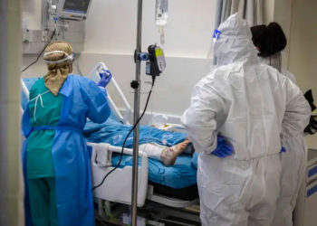 COVID-19 en Israel: Los casos graves se multiplicaron por diez en un mes