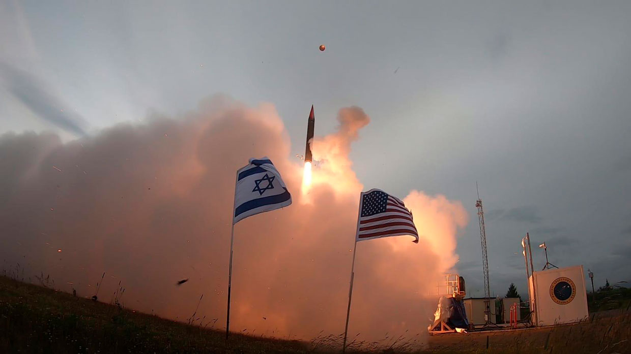 El sistema Arrow de Israel intercepta un objetivo que simula un misil iraní