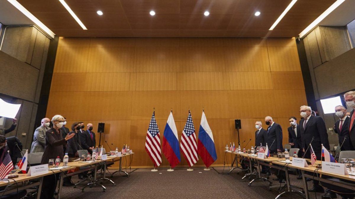 Estados Unidos y Rusia mantienen conversaciones de alto nivel sobre Ucrania