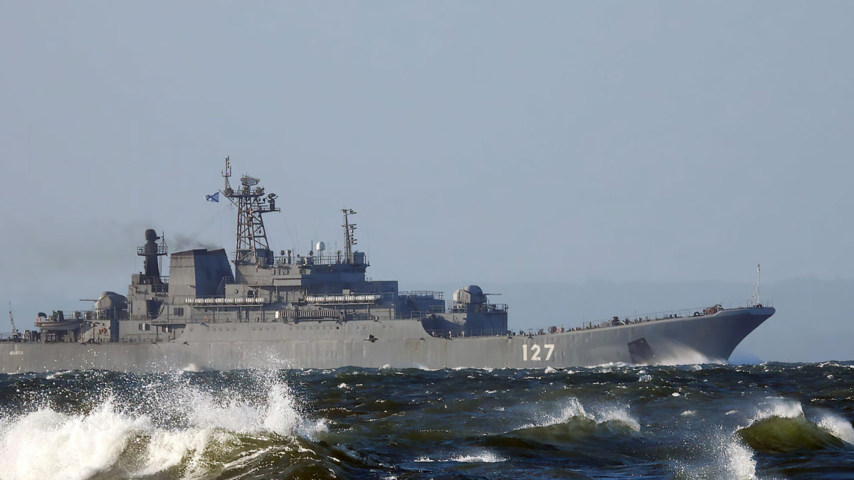 Seis barcos de desembarco rusos navegan más allá de Gran Bretaña