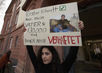 Las víctimas de tortura sirias buscan justicia en un histórico juicio en Alemania