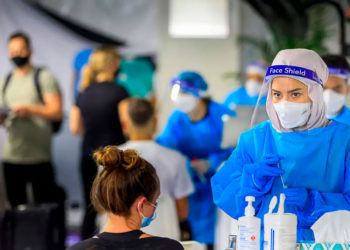 20 israelíes dan positivo una subvariante de Ómicron