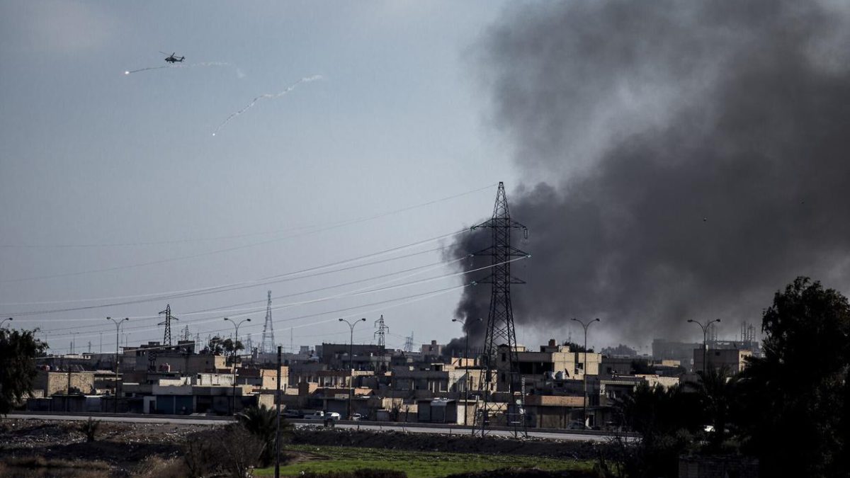 Terroristas del Estado Islámico permanecen encerrados en una prisión siria