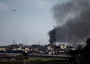 Terroristas del Estado Islámico permanecen encerrados en una prisión siria