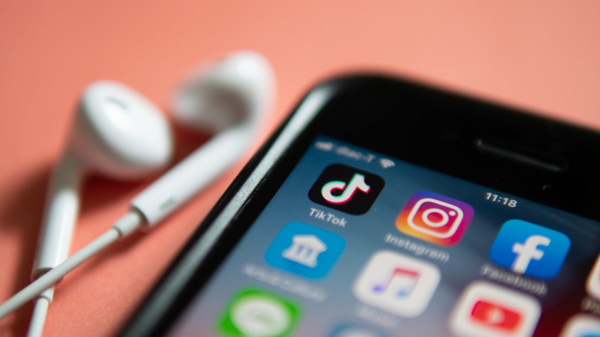 TikTok dirigirá a los usuarios a información fiable sobre el Holocausto