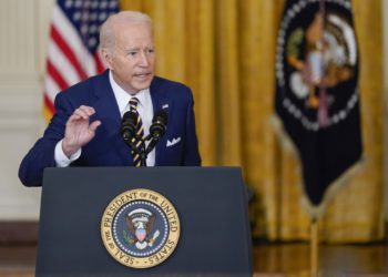Biden dice a los estadounidenses en Ucrania que “se vayan ahora”