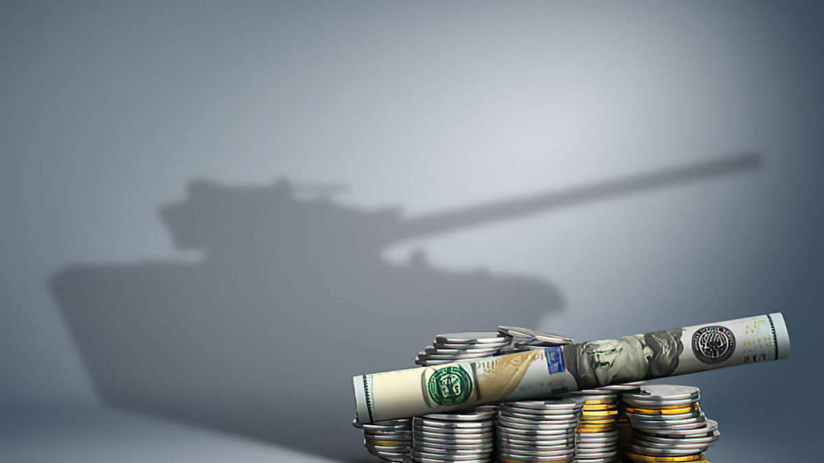 Las políticas de Biden amenazan el presupuesto militar de EE. UU.