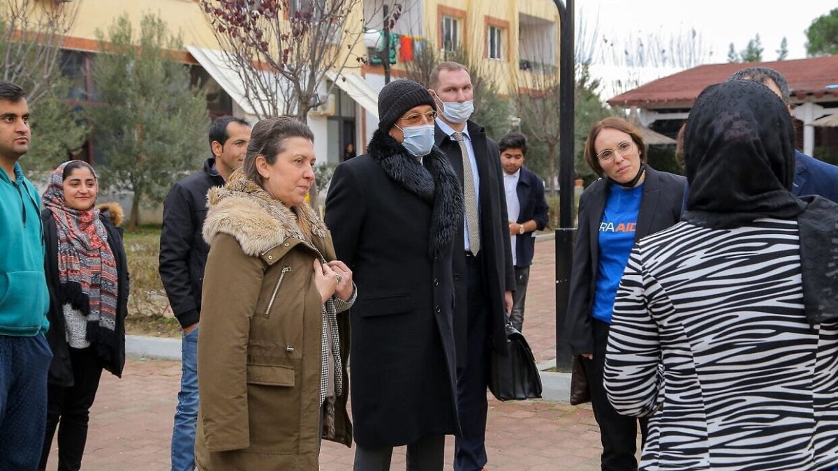 Refugiados afganos rescatados por israelíes conocen por fin a sus salvadores