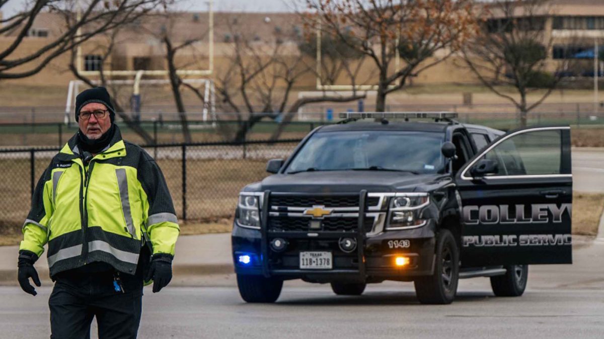 FBI: El secuestrador de la sinagoga de Texas buscó comprar una ametralladora
