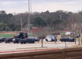 Hombre armado tomó rehenes en una sinagoga de Texas