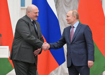 Bielorrusia celebra un referéndum para renunciar al estatus de país no nuclear