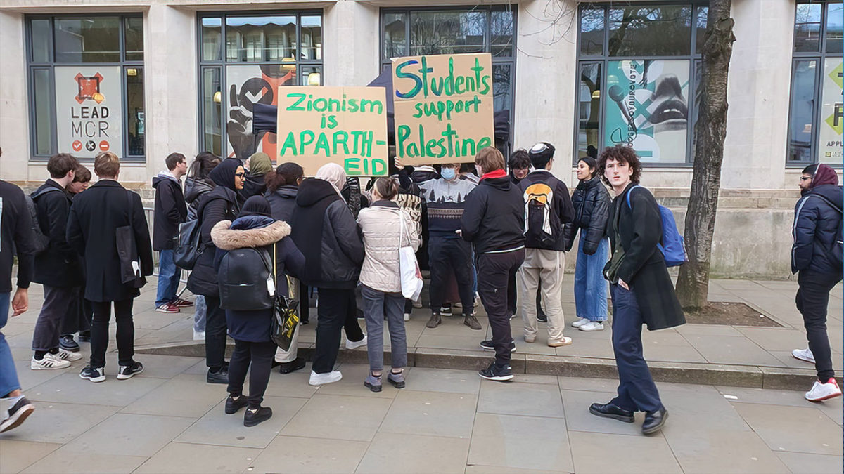 Una organización pro-Israel del Reino Unido es atacada por una turba anti-Israel en el campus