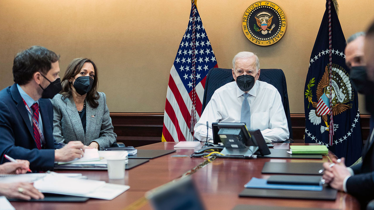 Biden dice que el líder del Estado Islámico murió en la operación de EE. UU. en Siria