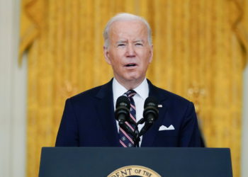 Biden condena el ataque de Rusia a Ucrania y predice una “catástrofe”