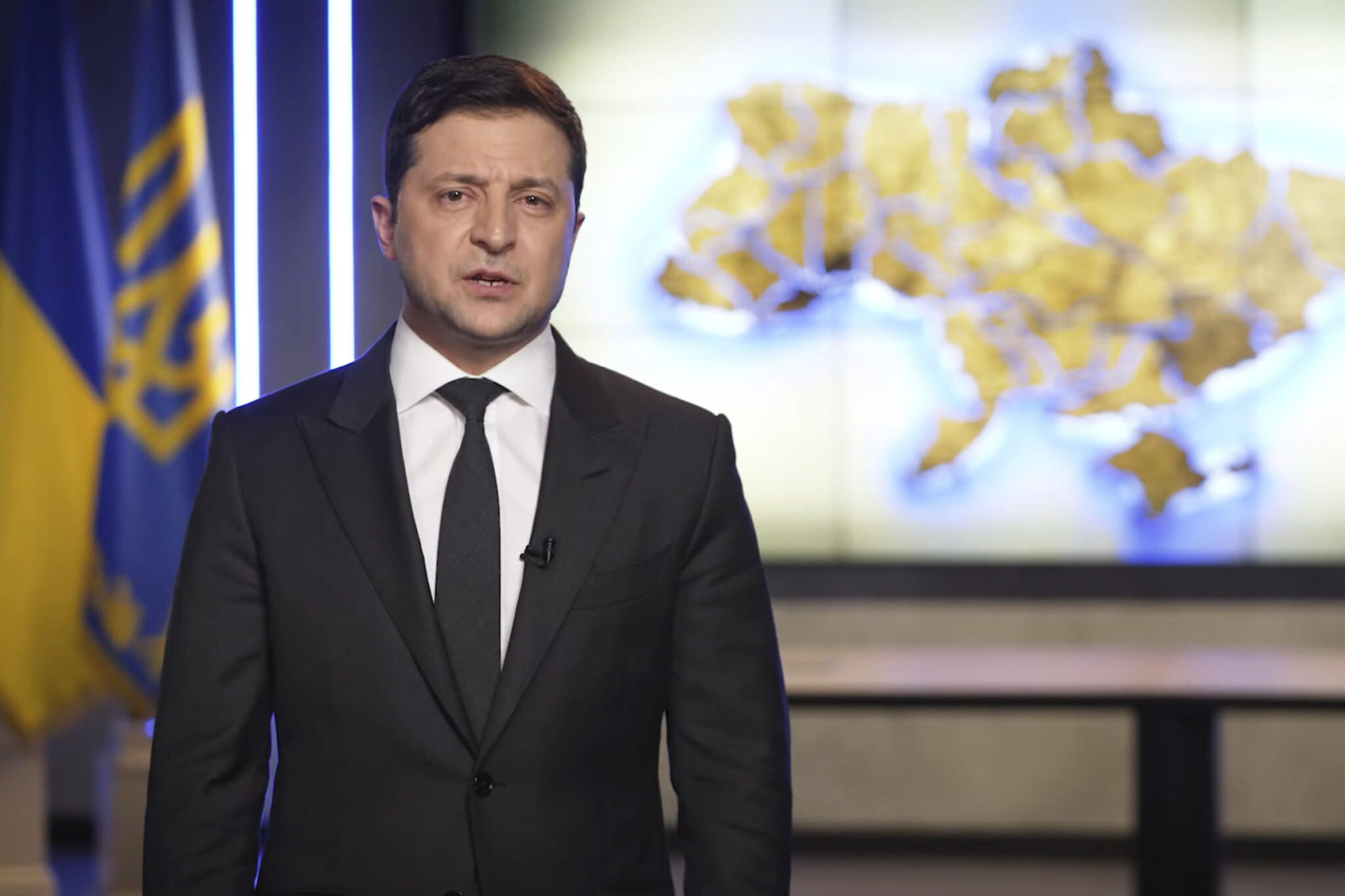 El presidente ucraniano Volodymyr Zelensky se dirige a la nación en Kiev, Ucrania, el 24 de febrero de 2022. (Oficina de Prensa de la Presidencia de Ucrania vía AP)