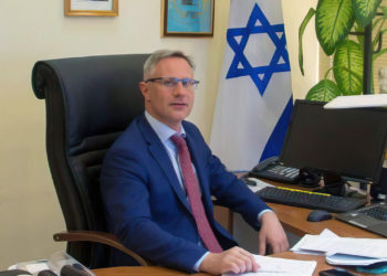 El embajador israelí permanecerá en Kiev y ayudará a los israelíes a regresar