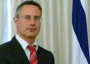 El enviado de Kiev insta a los israelíes a irse y advierte que los vuelos de rescate podrían no ser posibles
