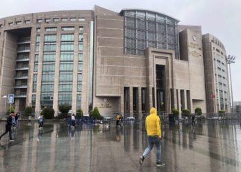 Turquía encarcela a los periodistas tras el fracaso de la apelación en el juicio por secretos de Estado