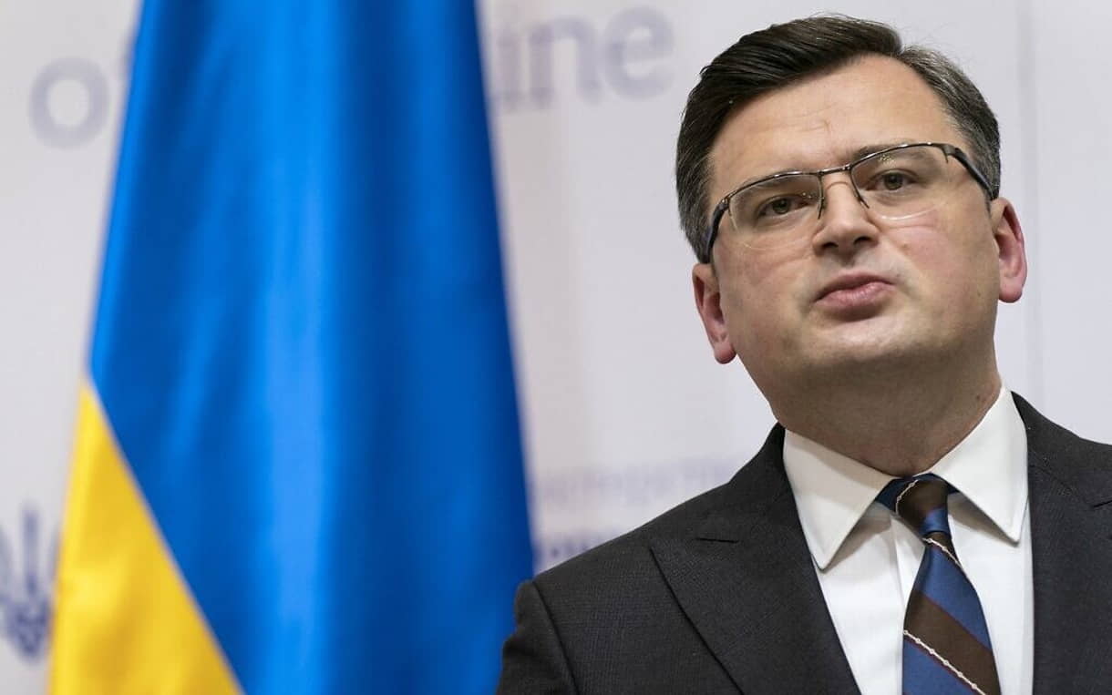 El ministro de Asuntos Exteriores de Ucrania, Dmytro Kuleba, da una rueda de prensa en Kiev, el 19 de enero de 2022. (Alex Brandon / POOL / AFP)