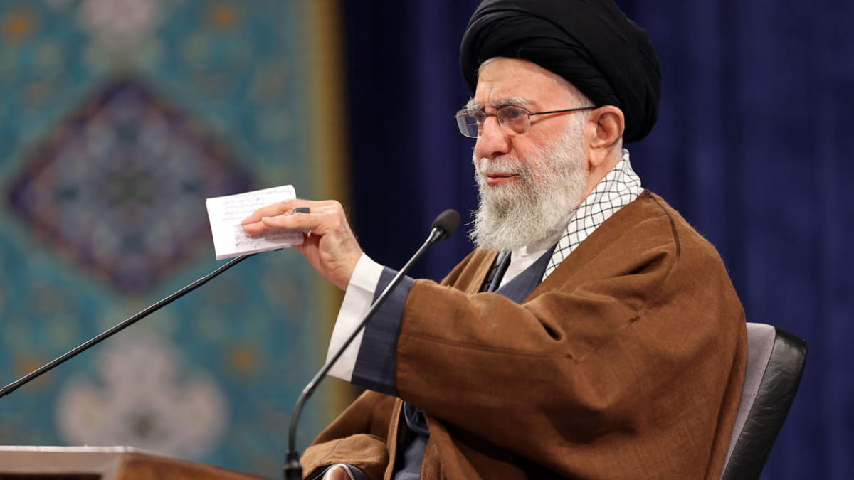 Jamenei rechaza las “absurdas” afirmaciones de que Irán quiere una bomba nuclear