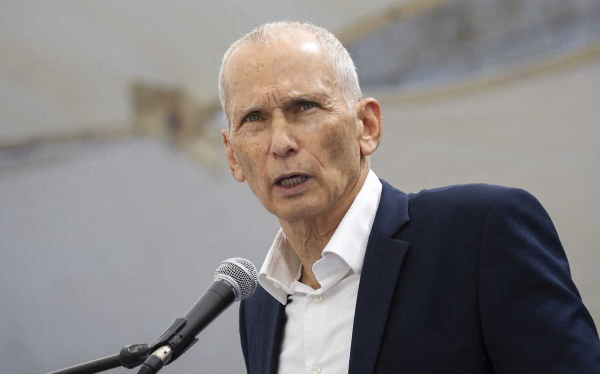 El ministro de Seguridad Pública, Omer Barlev, asiste a una ceremonia en la sede de la Policía Nacional de Israel en Jerusalén, el 5 de septiembre de 2021. (Olivier Fitoussi/ Flash90)