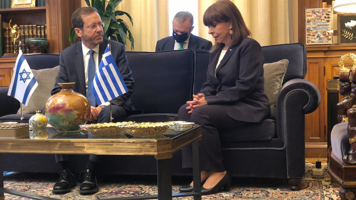 En Grecia, Herzog reitera el apoyo israelí a la “integridad territorial” de Ucrania