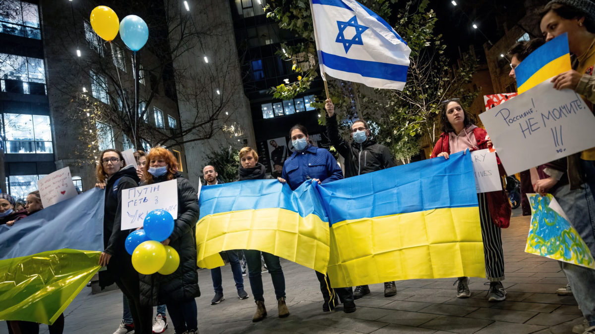 “Putin es el nuevo Hitler”: Israelíes protestan ante la embajada rusa