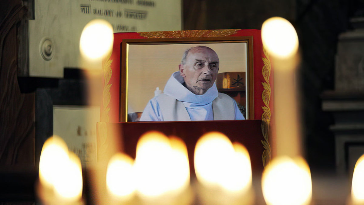 Cuatro personas son juzgadas por el asesinato islamista de un sacerdote francés de 85 años