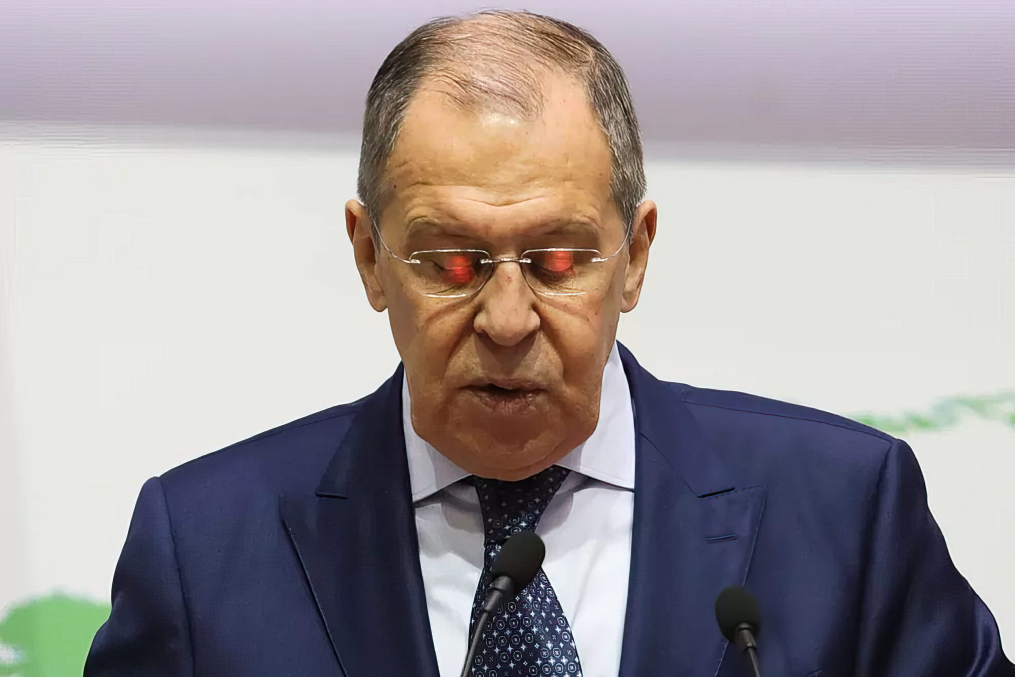 El ministro de Asuntos Exteriores de Rusia, Sergei Lavrov, cuestionó el martes el derecho a la soberanía de Ucrania porque, según él, el gobierno de Kiev no representa a las partes constituyentes del país, informó la agencia de noticias Interfax.