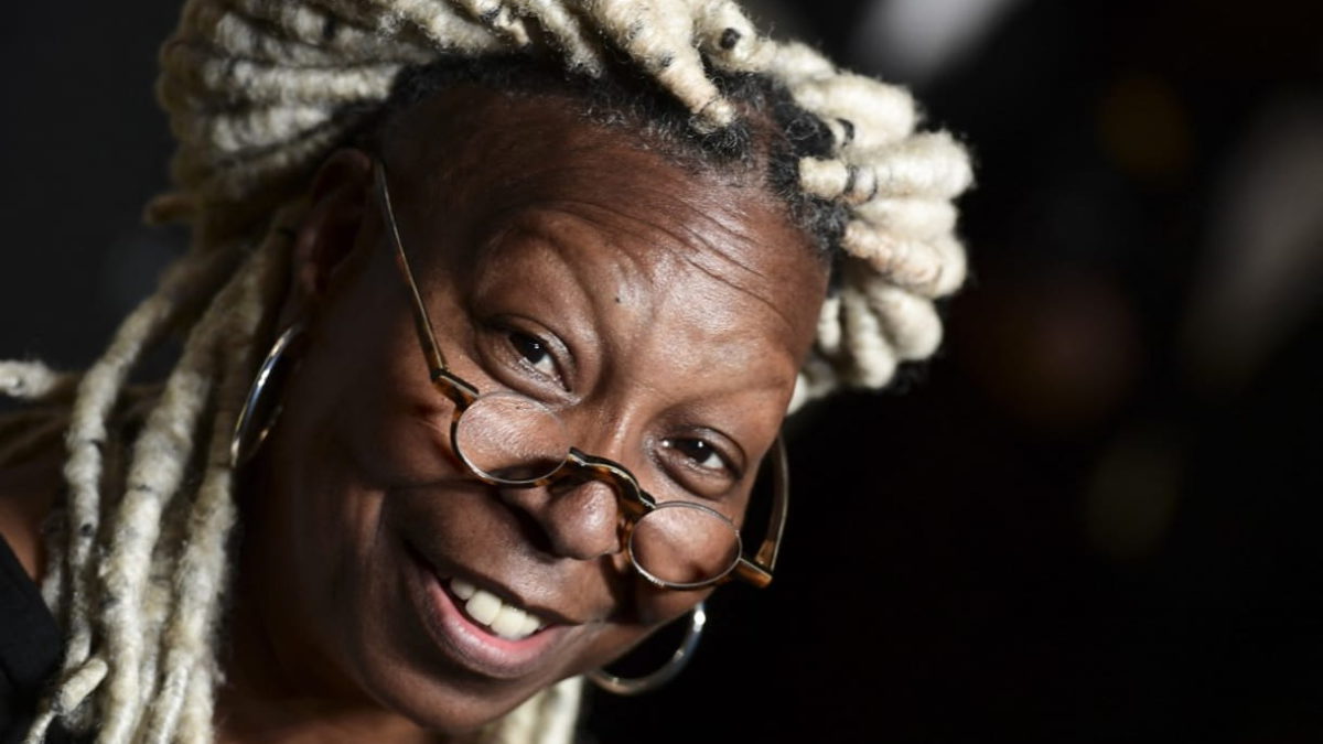 Whoopi Goldberg pide disculpas tras afirmar que el Holocausto no tuvo que ver con la raza