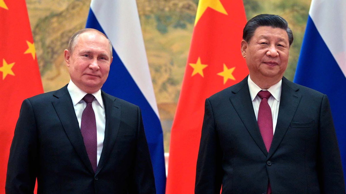 China, aliada de Putin "lamenta profundamente" el conflicto y pide diplomacia