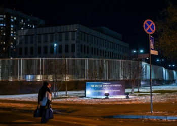 EE. UU. traslada su embajada fuera de Kiev citando una "dramática aceleración" del despliegue ruso