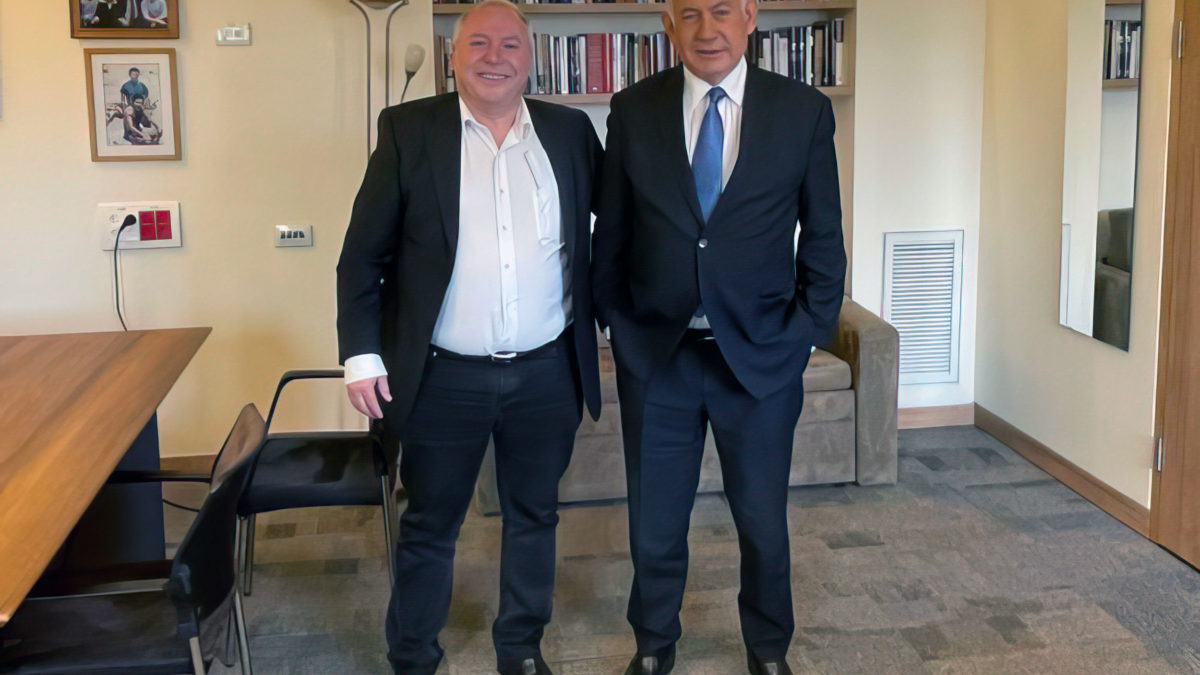 Netanyahu publica una foto con el MK del Likud David Amsalem