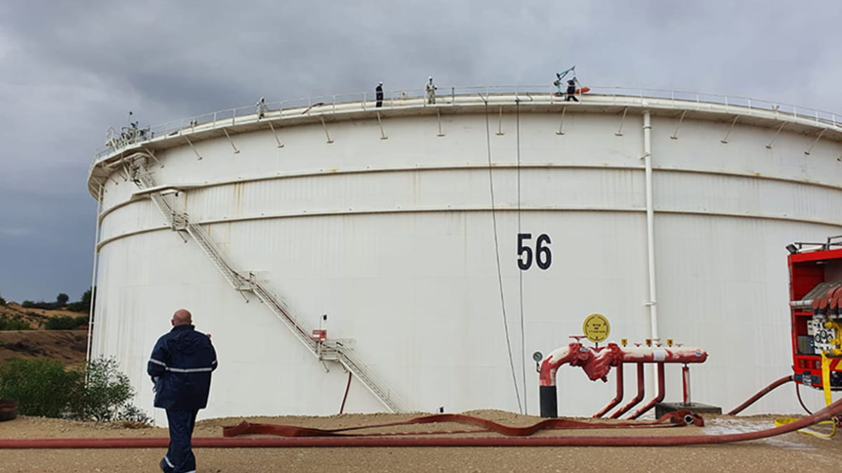 El Ministerio de Medio Ambiente atribuye el hedor de Ashkelon a una fuga de combustible