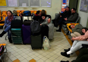 Cientos de israelíes atrapados en Ucrania llaman a la línea directa del Ministerio de Asuntos Exteriores
