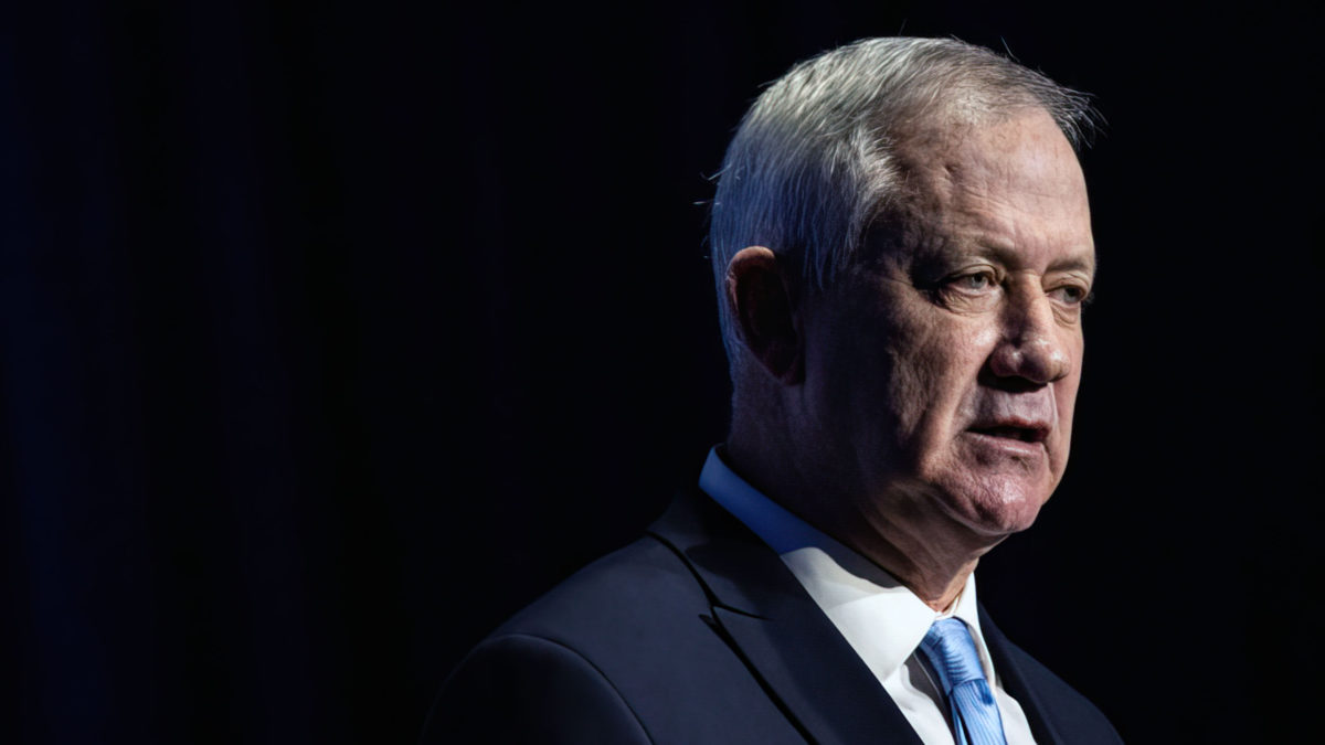 El ministro de Defensa, Benny Gantz, habla en una conferencia en el Centro Internacional de Convenciones en Jerusalén, el 21 de febrero de 2022. (Yonatan Sindel/Flash90)