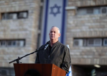 Gantz promete “inundar las calles” con miles de reservistas si es necesario