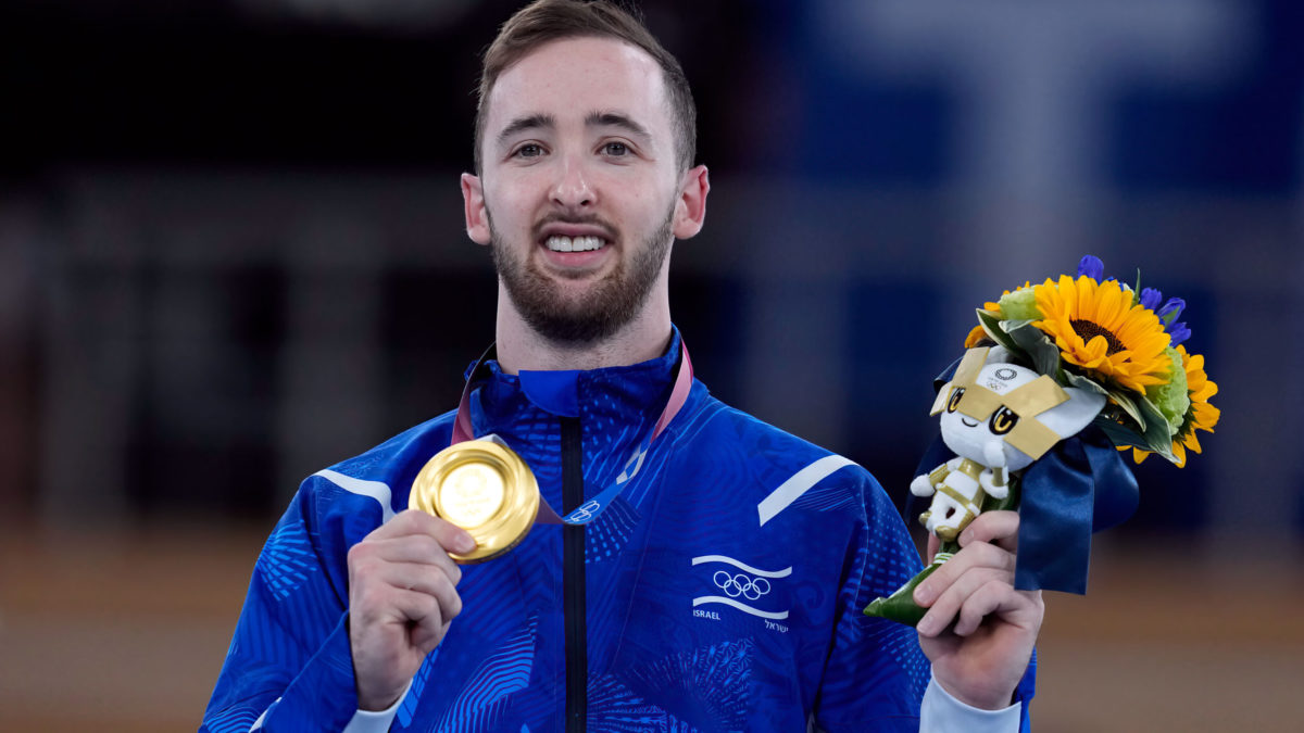 Gimnasta israelí Artem Dolgopyat se lleva el oro en la Copa del Mundo de El Cairo