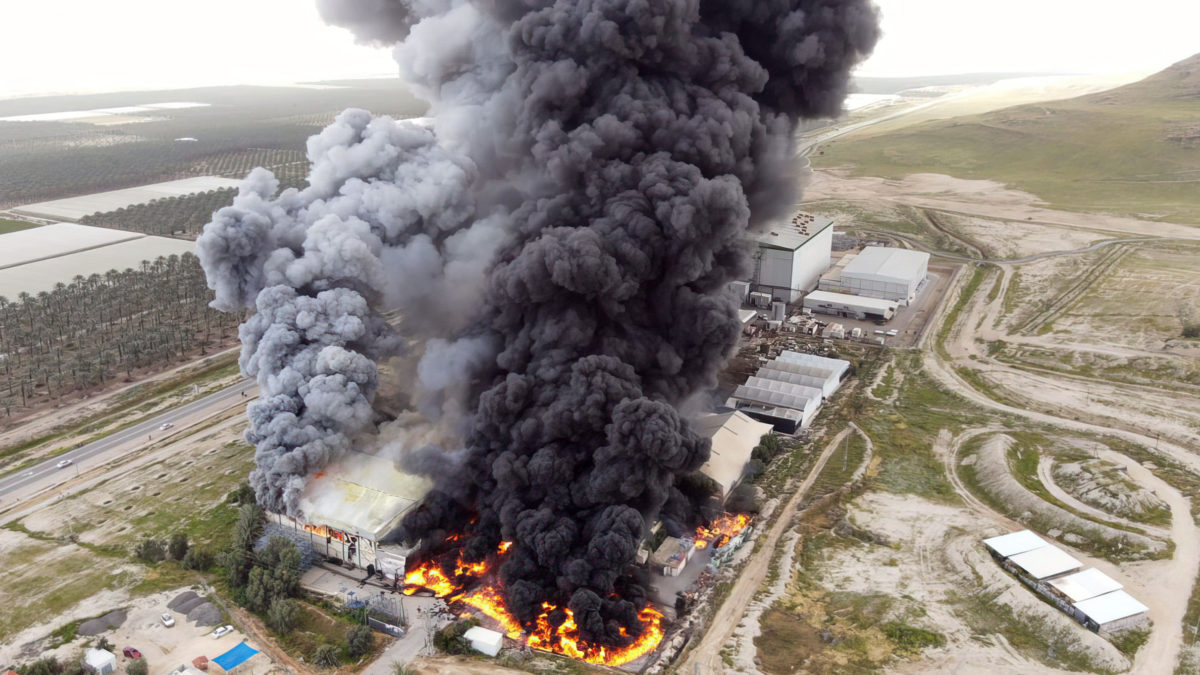 Incendio en el Valle del Jordán se extiende hacia los depósitos de combustible