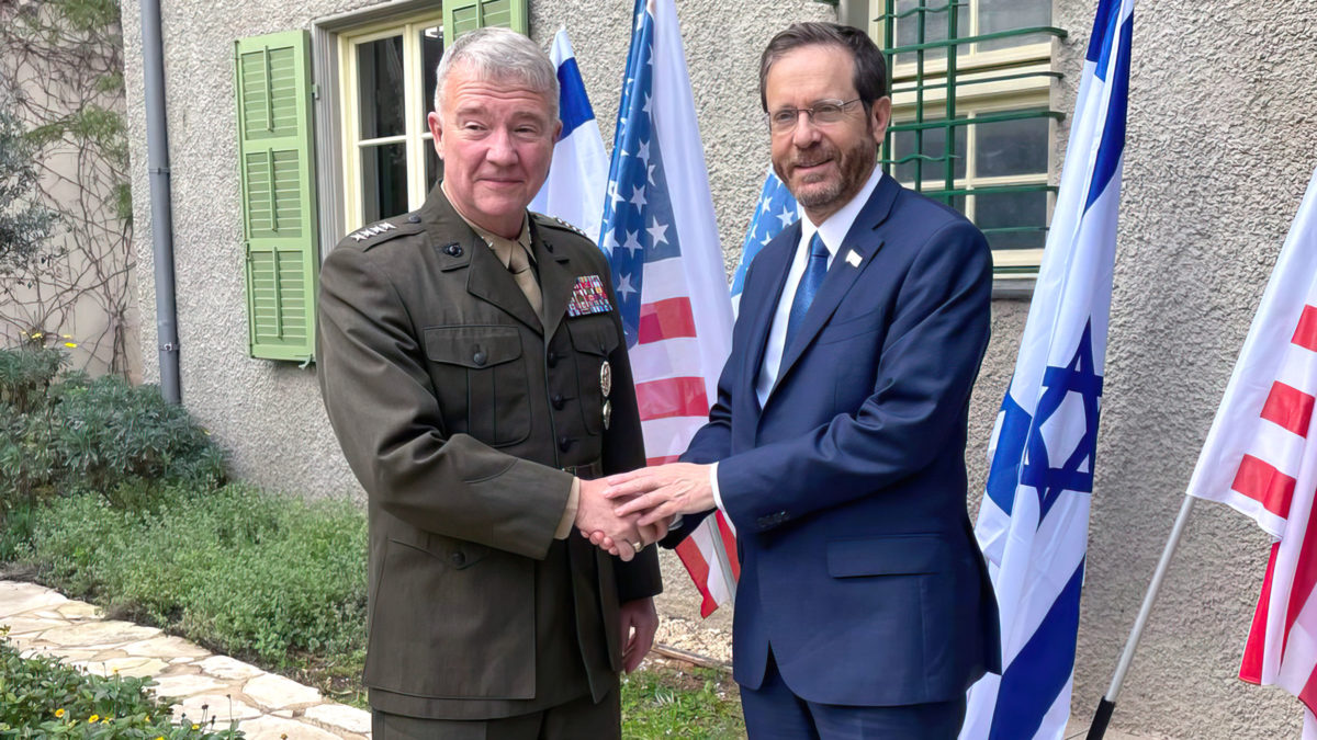 El presidente de Israel se reúne con el jefe saliente del CENTCOM