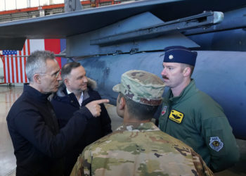 Jefe de la OTAN: no es necesario ahora cambiar el nivel de alerta nuclear