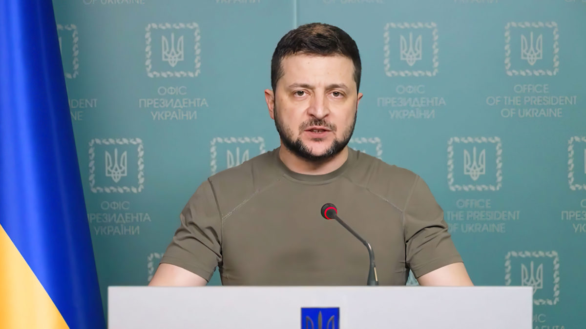 Zelensky dice que las armas necesarias están “cubiertas de polvo” en los almacenes occidentales